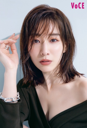 「ベースメイク付録版」表紙⒞『VOCE９月号』/講談社