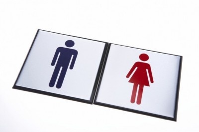 男性の本音！　デートで女性がお手洗いにかける時間、どのくらいまで待てる？⇒「10分。化粧直しの時間も含めて」