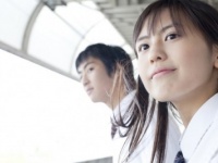 恥ずかしいからやめて！　付き合う男性に電車の中でしてほしくないこと・5選