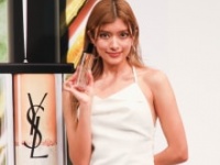 ローラ