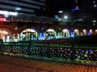 「マーチエキュート神田万世橋」がクリスマス一色に！　イルミも限定商品も登場