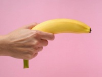 自分の男性器の大きさに不満を持つ男性ほど銃を所有したがる、という俗説は誤りだったことが判明