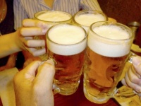 ハズレ……！　飲み会で隣に座りたくない男性の特徴・7選