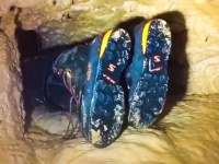 閉所恐怖症の人は逃げて～！狭い洞窟の中に入り込んでいく映像総集編