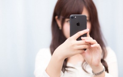 育ち悪いの？　女子が「スマホ撮影」でマナー違反だと思うコト・6つ