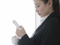 54％の女子が〇〇〇！　仕事中に彼からLINEが送られてきたらどうする？