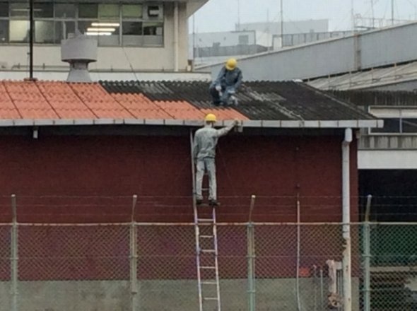 倉庫のマネキン作業員（以下、写真はシマさん提供）