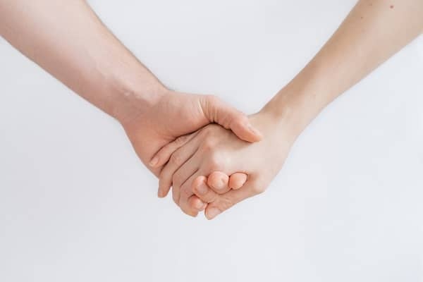 つないだ手と手