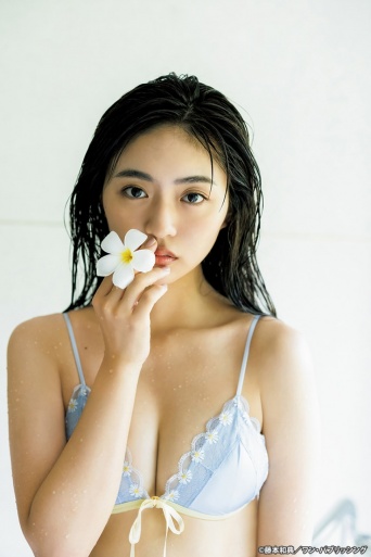 豊田ルナ2nd写真集『(タイトル未定)』⒞ワン・パブリッシング