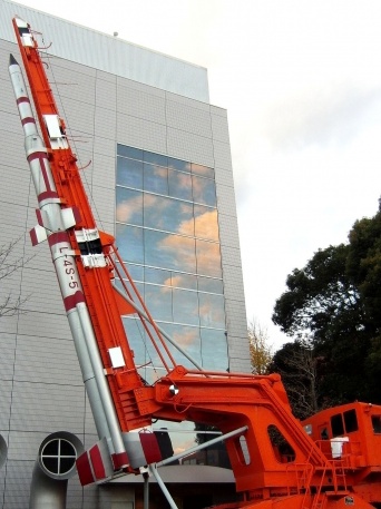ラムダロケット（Momotarou2012さん撮影、Wikimedia Commonsより）