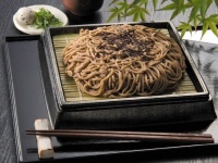 ざるそばそっくりのモンブラン（画像提供：虎屋本舗）