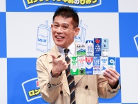 柳沢慎吾が刑事モード全開！張り込み定番「牛乳とあんぱん」の裏事情に迫る