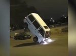 ギリギリセーフ！？　急ブレーキしすぎて車体が前に…！！