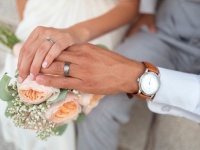 24歳男性と81歳女性の年の差婚。懲兵から逃れるための偽装結婚と噂されるも結婚2年目を迎える（ウクライナ）