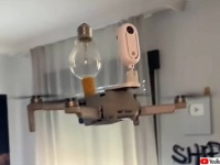 ドローン1台で電球を取り付けることは可能なのか？