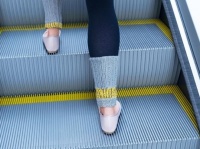2019年冬、編み物最先端事情。背景に溶け込む迷彩仕様がトレンドの予感。