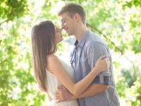 まずはチュッ！付き合う前に「フライング・キス」をすべき理由3つ