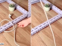 なにこれすごい！ラックの下に挟まった電源コードを、ラックを持ち上げずに簡単に外す方法【ライフハック】