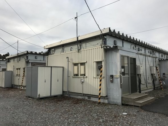 仮設住宅にはまだ多くの住民が残されている。