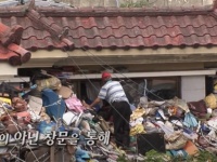 10年間家にゴミを集め続ける男性。それにはこんな事情があった