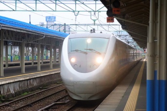 特急はくたか（woinaryさん撮影、Flickrより）