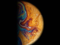 太陽系外惑星の中には、ヘリウムを豊富に含む大気に包まれている惑星が存在する可能性
