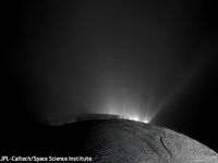 土星衛星エンケラドスに生命の兆候。探査機で回収できる可能性