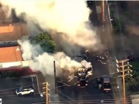 押収した違法花火を積んだ警察の特殊車両が爆発炎上（アメリカ）