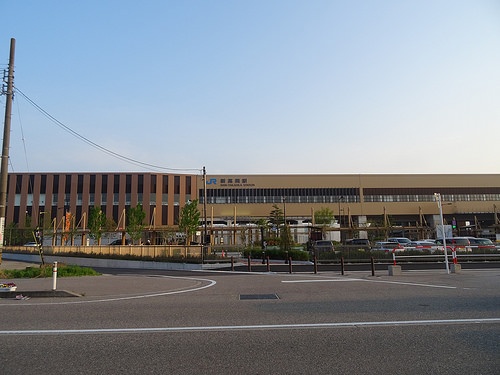 新高岡駅（inazakiraさん撮影、Flickrより）