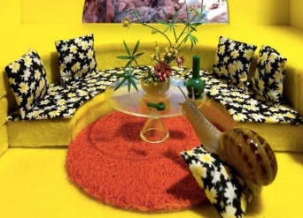 カタツムリ愛がすごい！ペットのカタツムリのために作られた精巧なミニチュア家具にジオラマ