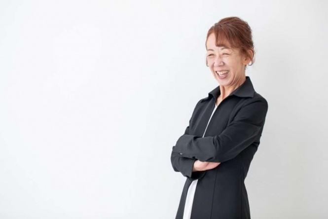 キャリアウーマン風の女性が優しく話しかけてくれた（画像はイメージ）
