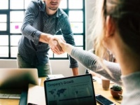 「上から目線の人」の心理って？　対処法はないの？