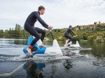 水の上をサイクリング！　自転車みたいに水上を走る水中翼バイクが楽しそう