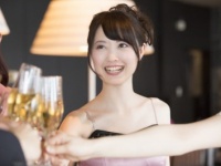 結婚式が重なったとき、女子が節約するのはヘアセット、服、メイク、ご祝儀のうちどれ？