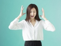 あぁ、もうイラつく!!　生理前にイライラする女性はなんと●％も！