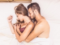 やわらけぇ～！　触っているとよく眠れる「女性のカラダの部位」6つ