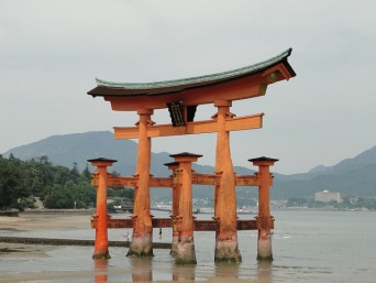 厳島神社の大鳥居（Ankur Pさん撮影、Flickrより）