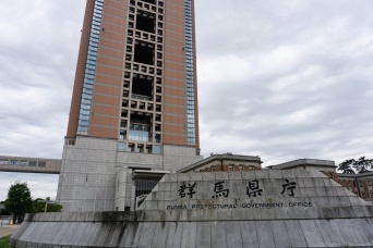 授業中に生徒の尻を何度も触った高校教諭　無免許運転で逮捕された教育委員会職員　群馬県が2人を懲戒免職に…