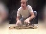 映画のあの効果音はこうやって出来ていた。効果音を生み出す様子が興味深い。