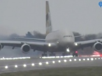 パイロット、グッジョブ！暴風雨の中、機体を斜めにしながら見事旅客機の着地に成功（イギリス）