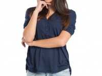 ​女子高生の間で流行っているのは、プリクラを虫歯ポーズで取ること