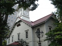 札幌市時計台（Tina Ivanoさん撮影、flickrより）