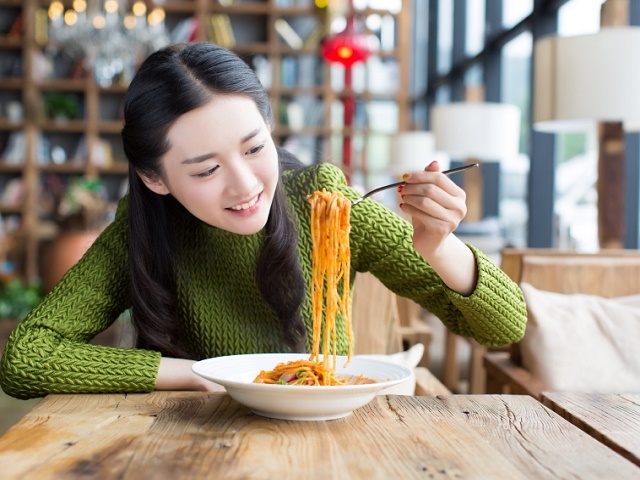 ラーメン屋、フードコートもアリ！ゆとり女子のデートは「低価格推し」