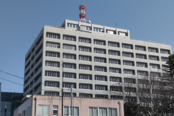 駐車場で『少女と性交』　残業代「22万円だまし取る」　福島県が2人の教職員を懲戒免職に…