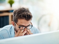 ぶっきらぼうな男性の本意と「脈ありサイン」の見分け方