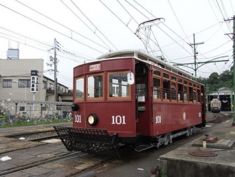 広島電鉄100形電車（Taisyoさん撮影、Wikimedia Commons