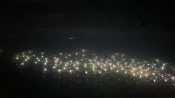 深夜2時に見た〝超常的光景〟に11万人驚がく「銀河鉄道の夜みたい」　窓の外に得体の知れぬ光の群れが...