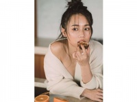 100万人が惚れる女のカラダ。 伊原葵、初となる写真集『Noon』発売