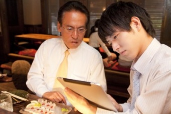 「出世する男」が飲み会で必ずしていること6つ