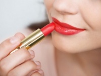 カラーアナリストが教える！　肌色タイプ別「口紅の選び方」
